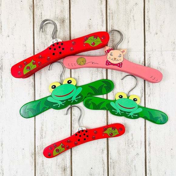 Kidorable Vintage Aminal Kids Wooden Hangers Bundle of 10 Frog Cat Ladybug - Picture 2 of 10